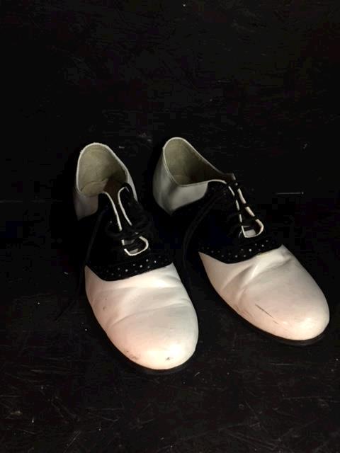 Rental store for SHOES, SADDLE   9-10   ADULT in Kingsport TN